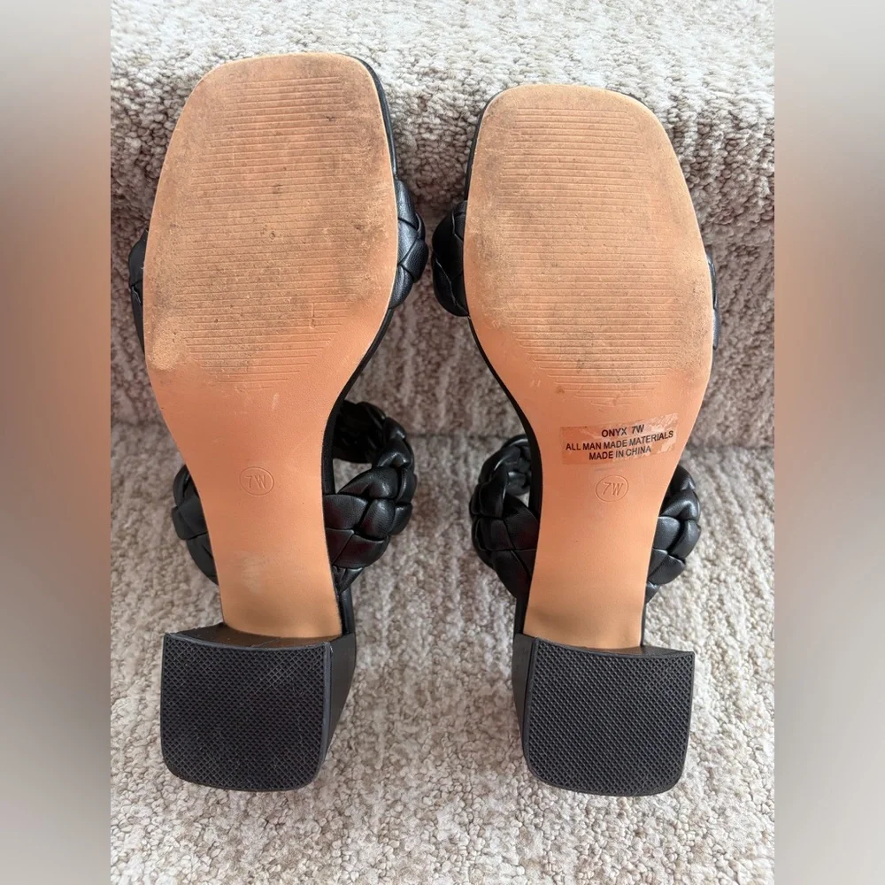 Cushionaire Women's Onyx braided heel sandals size 7W